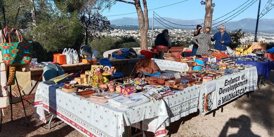 Marché de Noël solidaire sous le soleil de la Garoupe