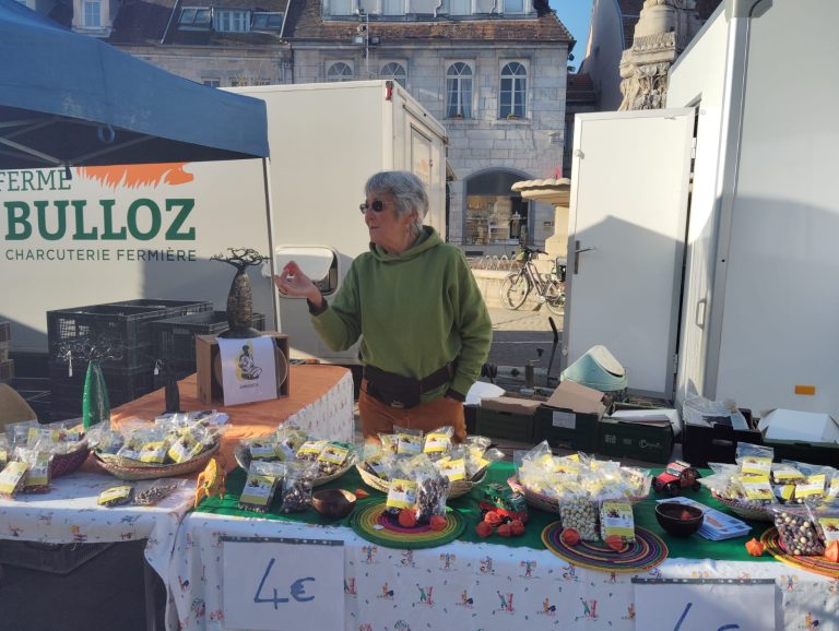 Stand de vente des ©ChocolAmadea,, sur le marché de Besançon