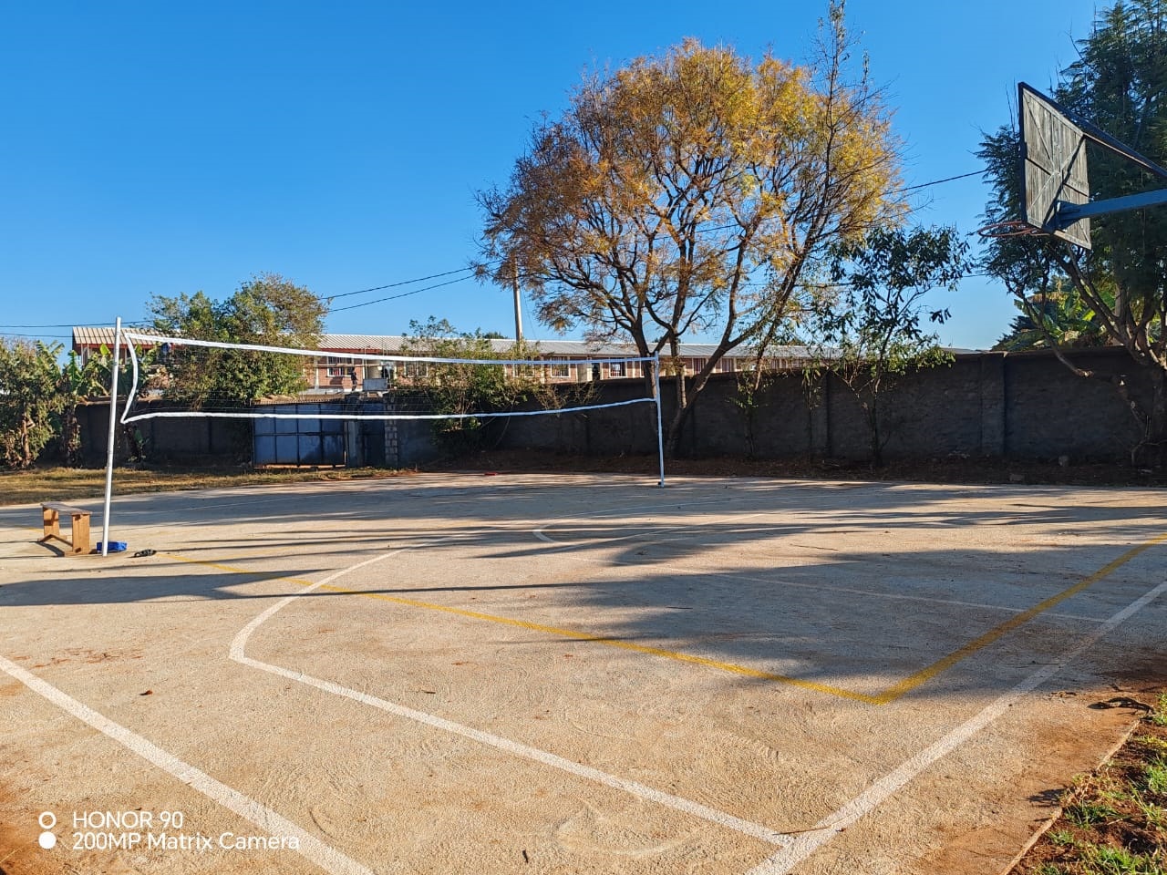 Construction terrain de basket et Volley au centre Mirana Tsiky