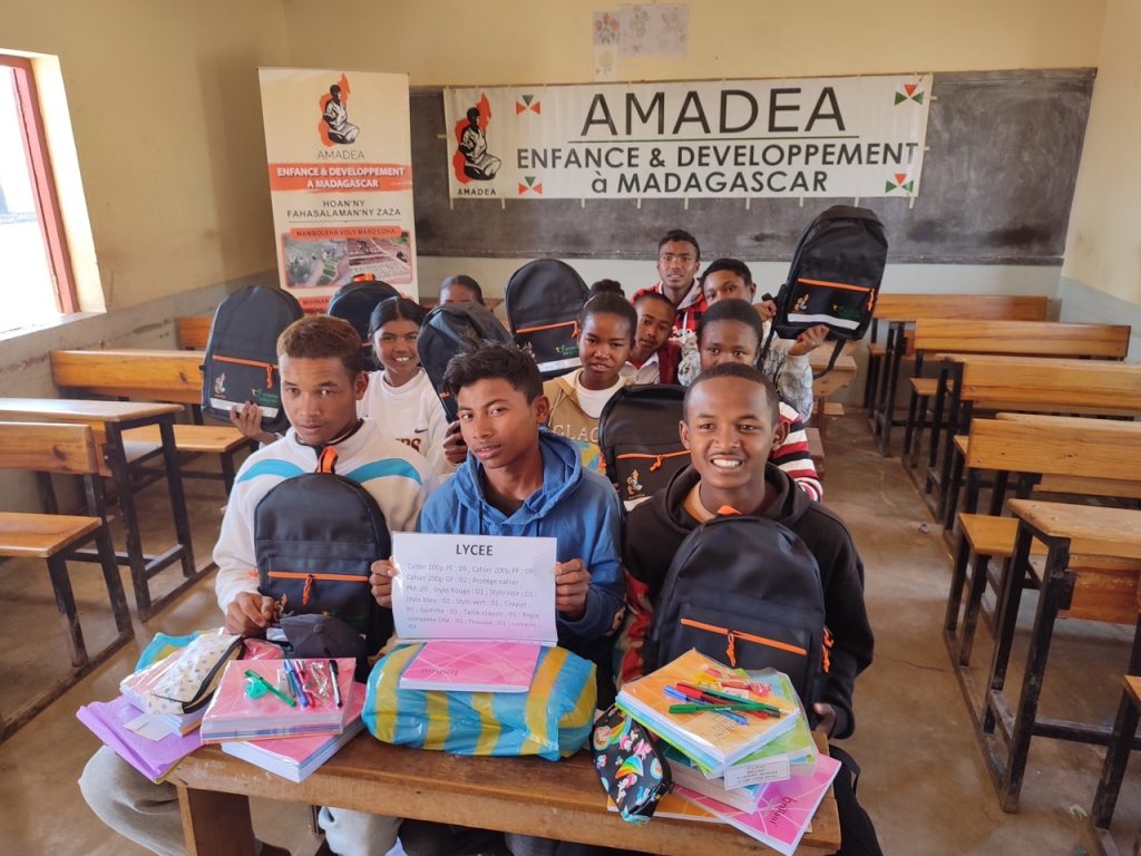 Distribution des kits scolaires 2025