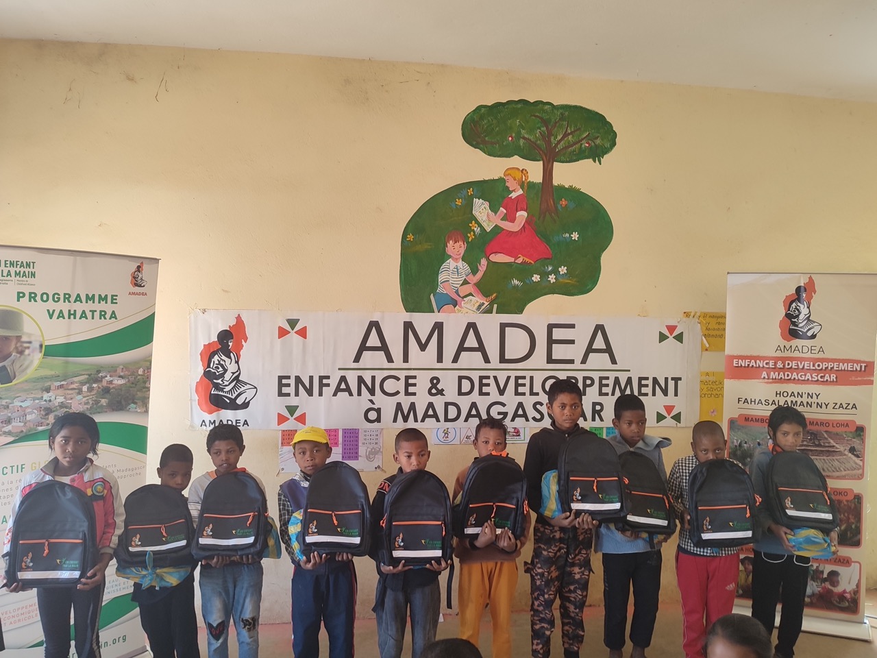 Distribution des kits scolaires 2025