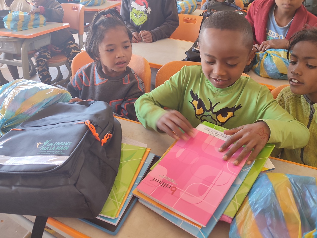 Distribution des kits scolaires 2025
