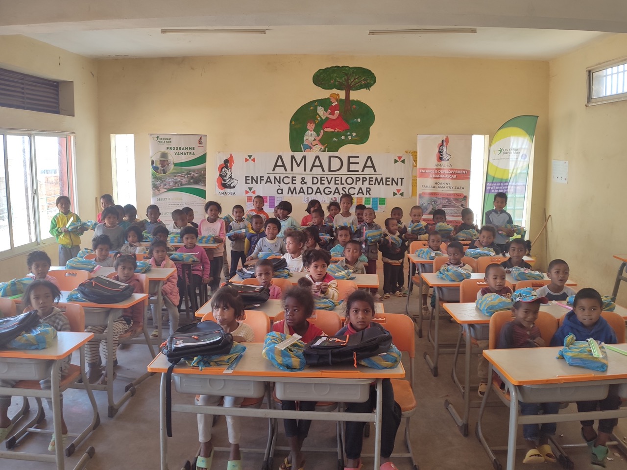 Distribution des kits scolaires 2025