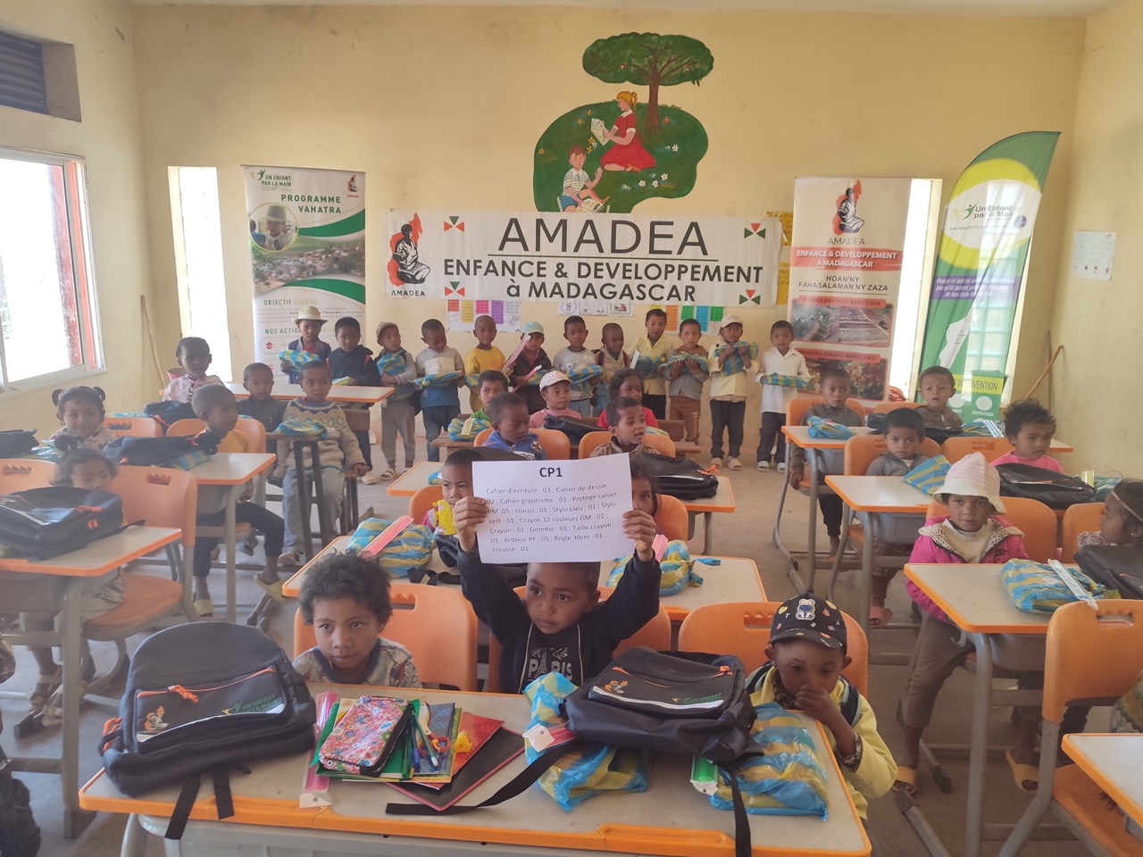 Distribution des kits scolaires 2025