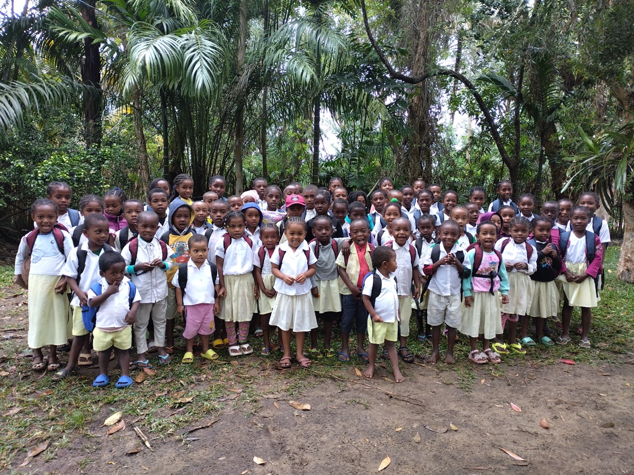 Distribution kits scolaire Ecole Fanantenana
