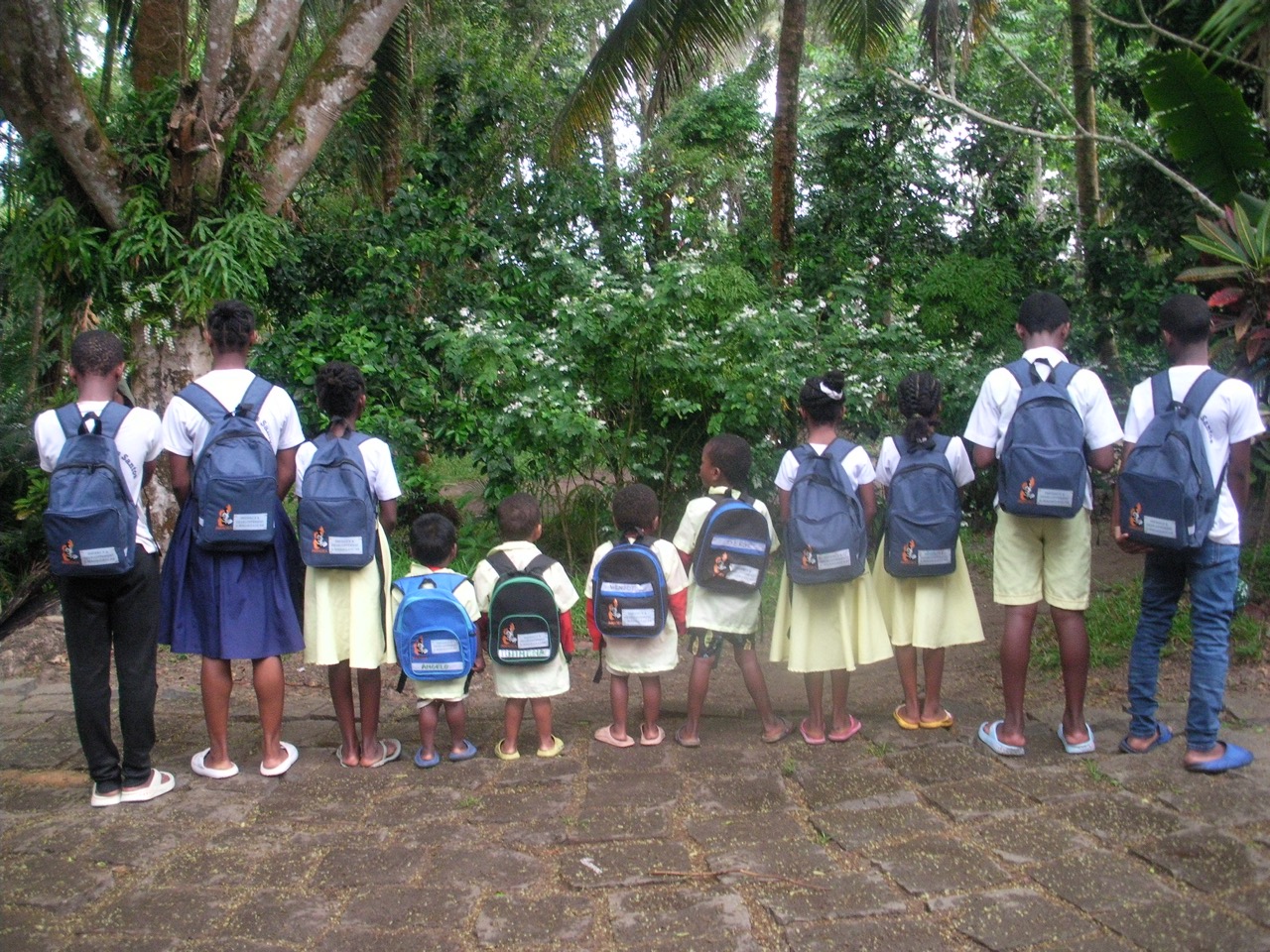 Sur le chemin de l’école, le jour de la rentrée scolaire
