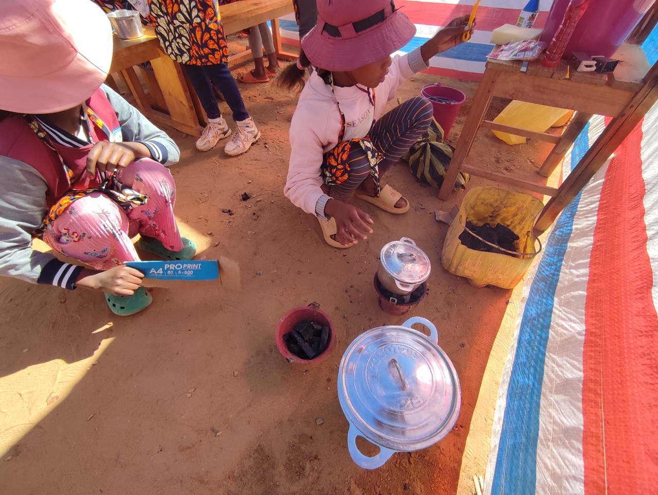 Tsikonina ou «dinette traditionnelle malgache»