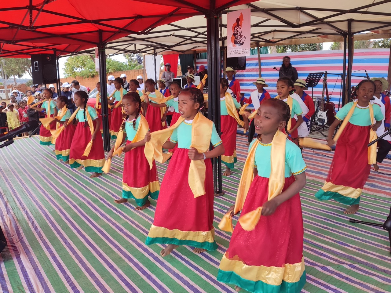 Musique, chants et danses pour la journée de l'enfance