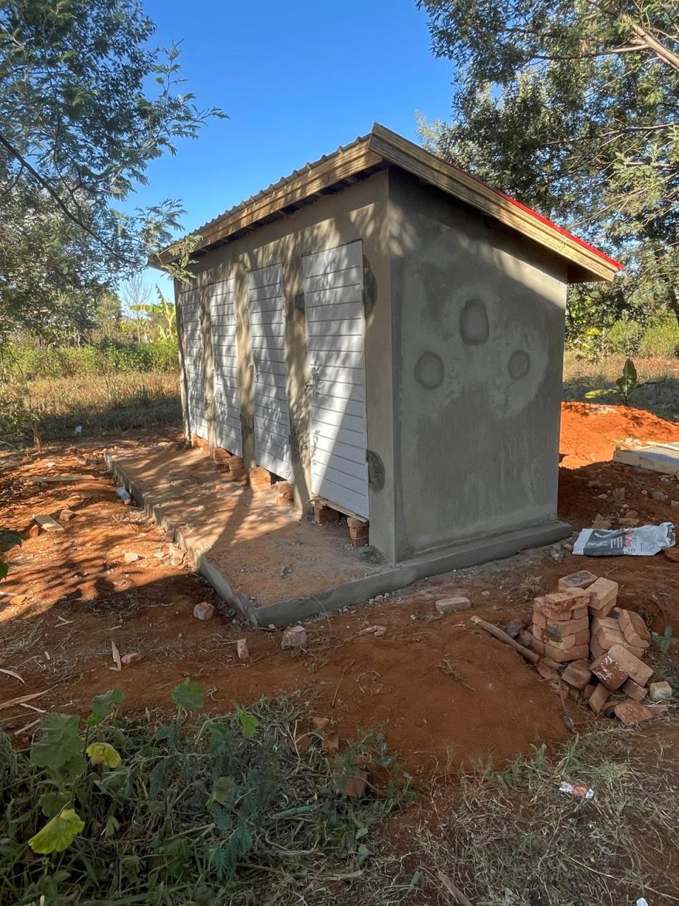 Construction d’un bloc sanitaire au centre Mirana Tsiky