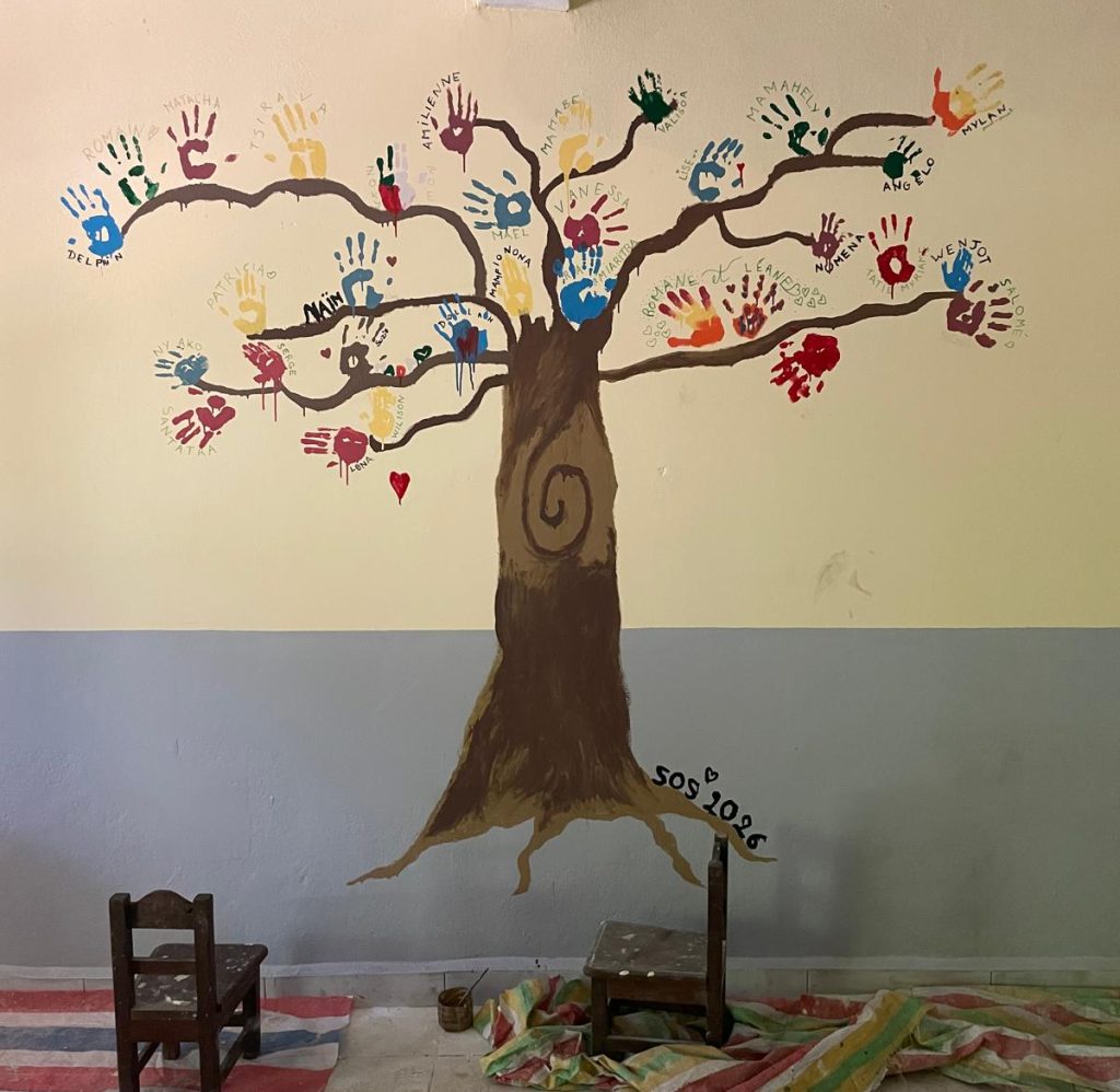 SOS Grenoble - Arbre de vie au centre d’accueil de Mahambo
