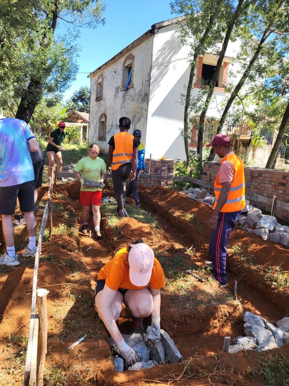 Construction d’un bloc sanitaire au centre Mirana Tsiky