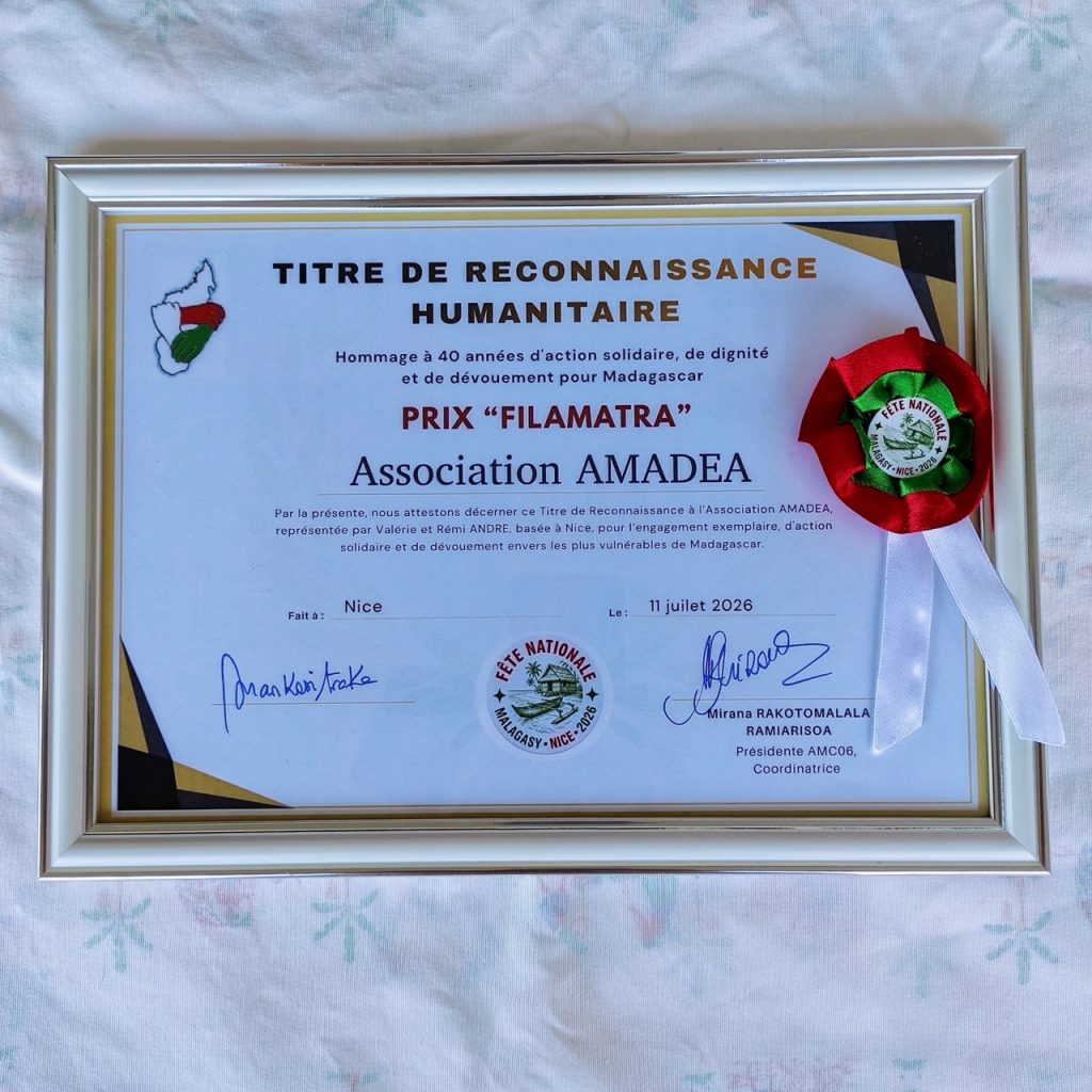 Valérie et Rémi ANDRÉ ont reçu le prix “FILAMATRA”, récompensant leur engagement et contribution active au sein d’AMADEA à Nice.