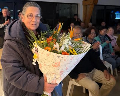 Remise d’un bouquet de fleur de la part des comités régionaux à la Pdte d'AMADEA